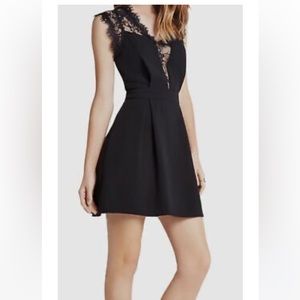 BCBG GENERATION
Women Black Lace
Back V-Neck Pleated
Back Zip Mini Dress